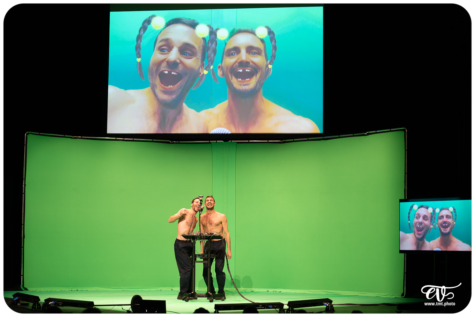 DYSTOPIA (UN POYO ROYO)